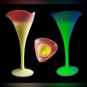 Pairpoint Burmese Small Lily Trumpet Vase - Lemon Yellow - Salmon Pink